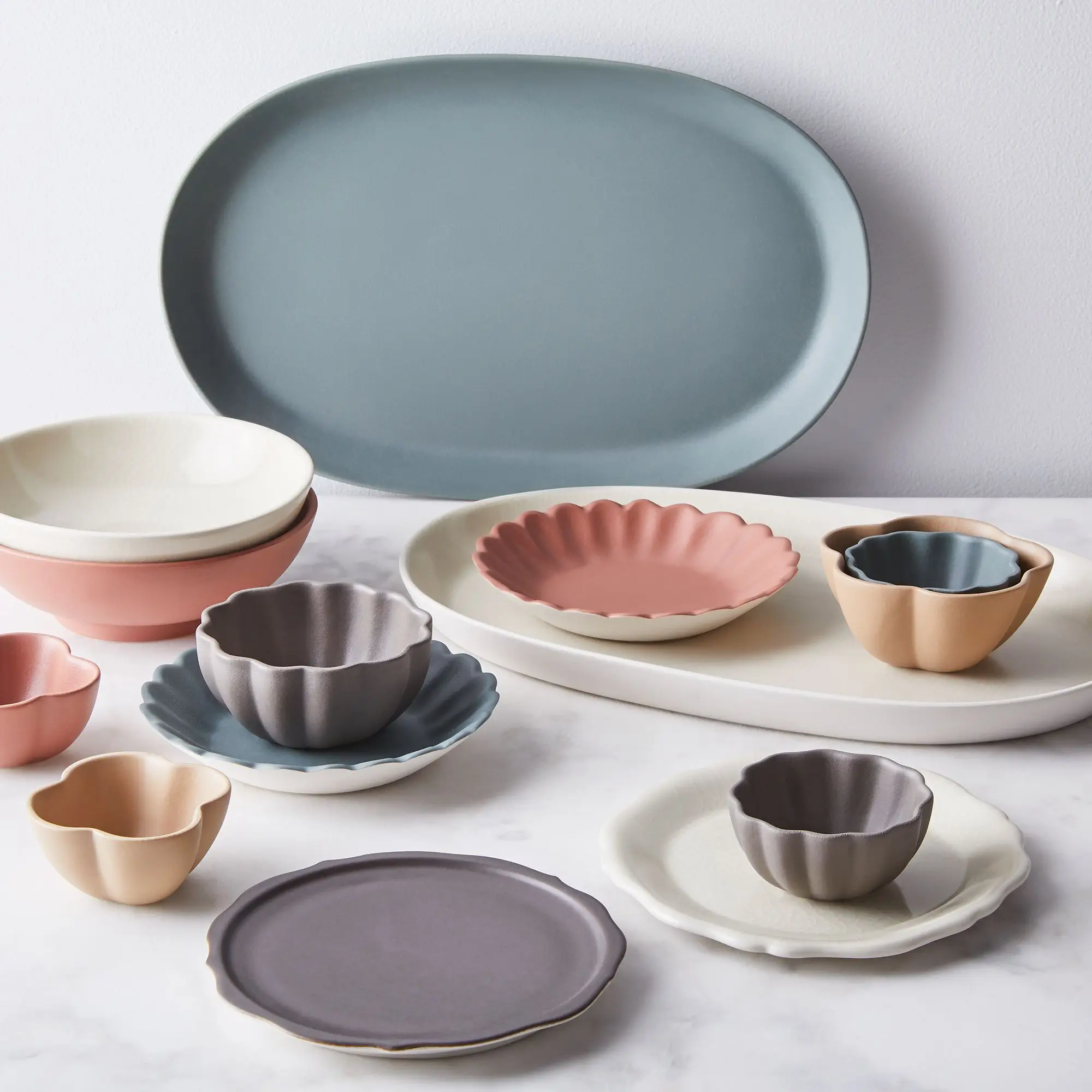 410f3e9d-1a81-4ac3-bd08-7588a671c07a-2019-0926_jars-ceramics_handmade-french-petal-bowls_family_silo_rocky-luten_031